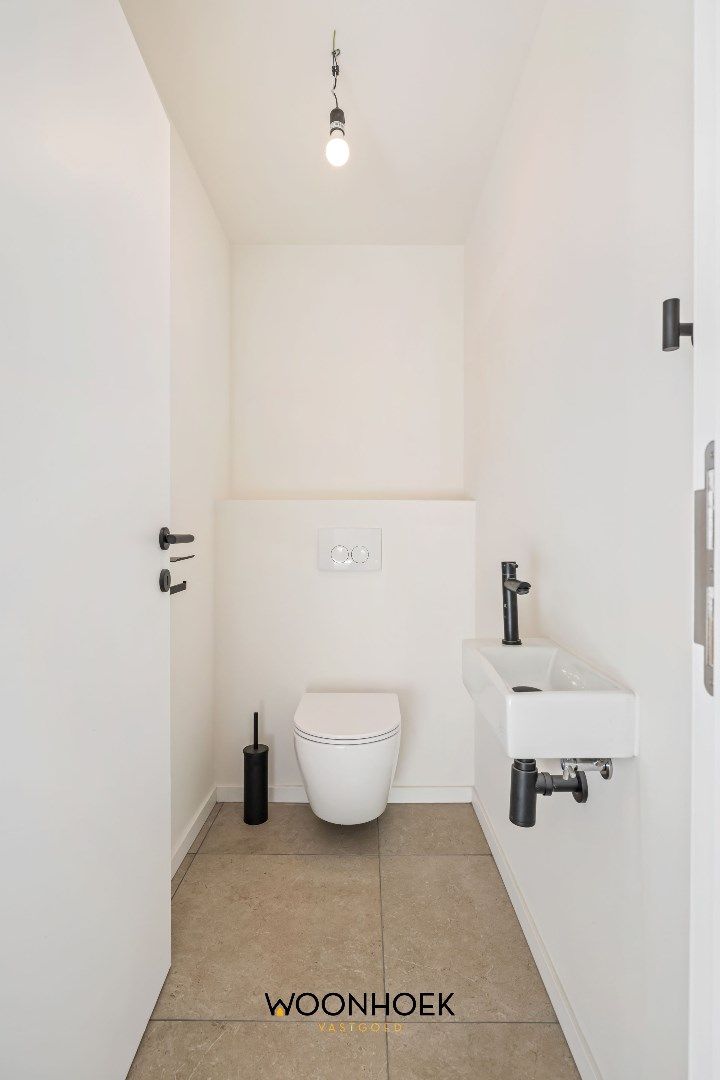 Trendy 3 slpk-woning met 6 zonnepanelen te Lokeren foto 12