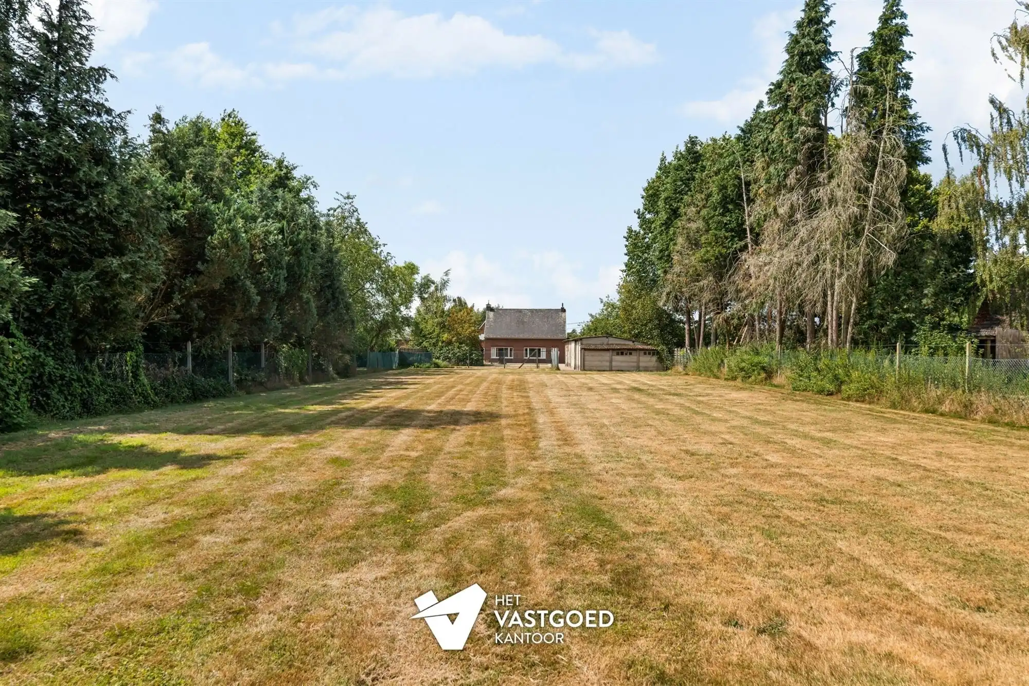 RUIME, STATIGE WONING OP GROENE LIGGING MET RUIM PERCEEL foto 23
