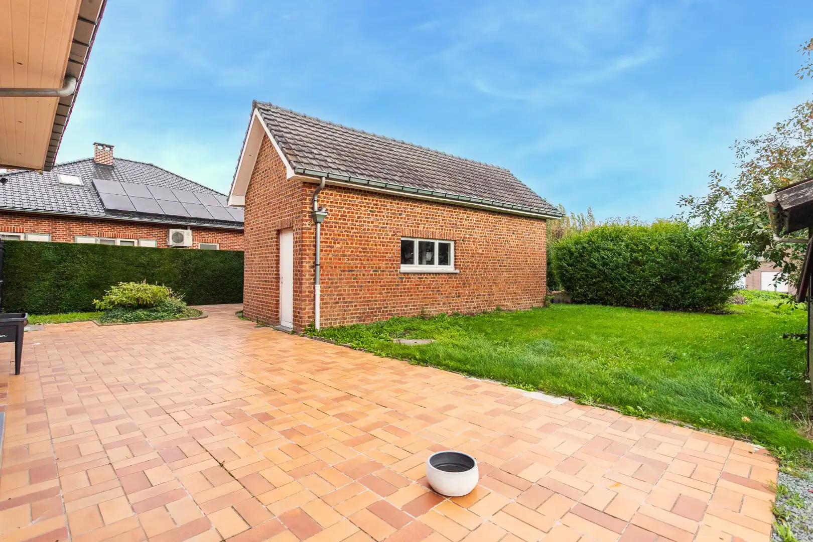 Ruime woning te Pajottegem met 4 slpks, garage en tuin op +-10a! foto 13