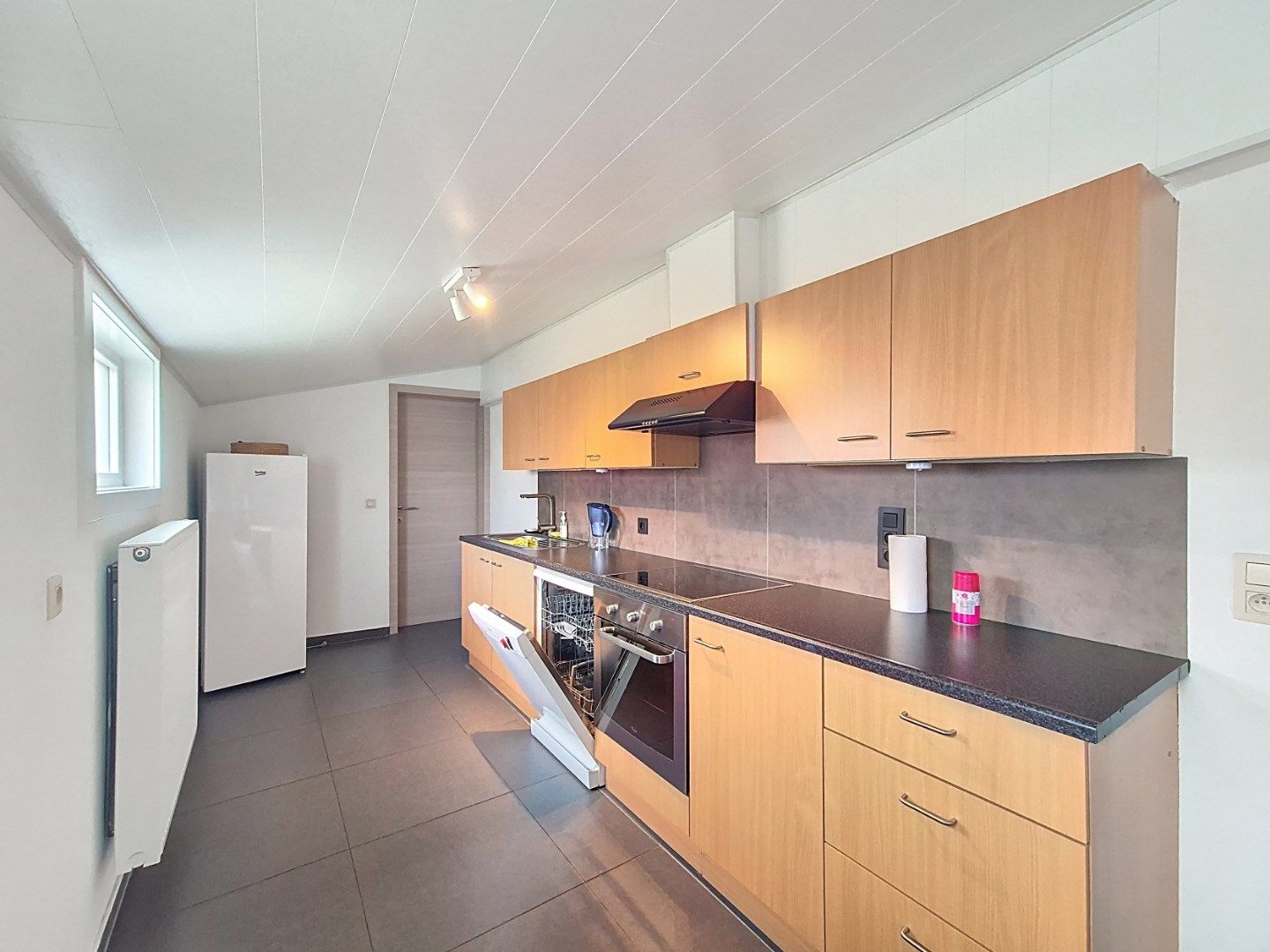 Gerenoveerde woning met 3 slaapkamers foto 6
