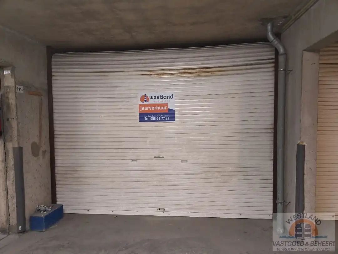 Ruime garagebox met elektriciteit foto {{pictureIndex}}