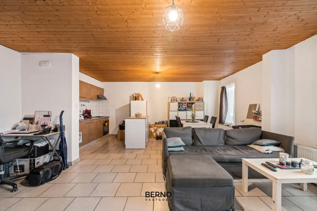 Instapklare woning met ruime garage foto 4