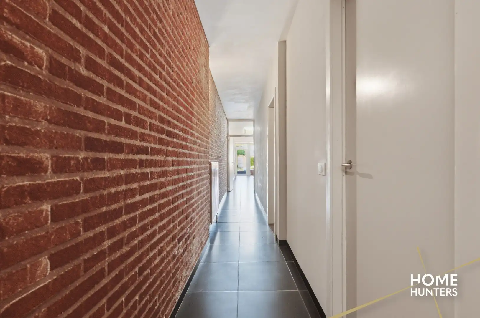 Opbrengsteigendom, bestaande uit 2 appartementen, in het centrum van Staden foto 15