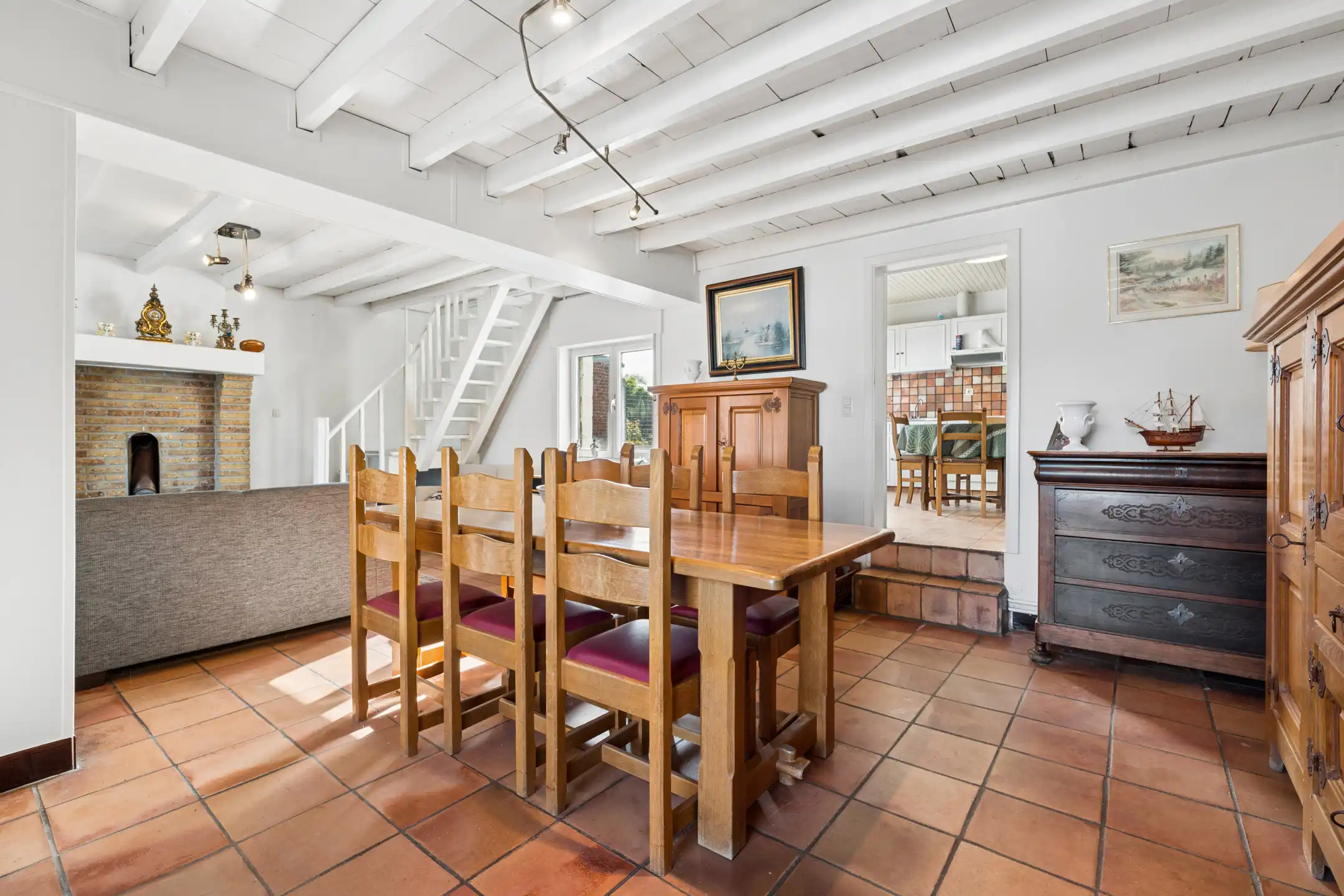Charmante 3-gevelwoning met garage en tuin foto 6