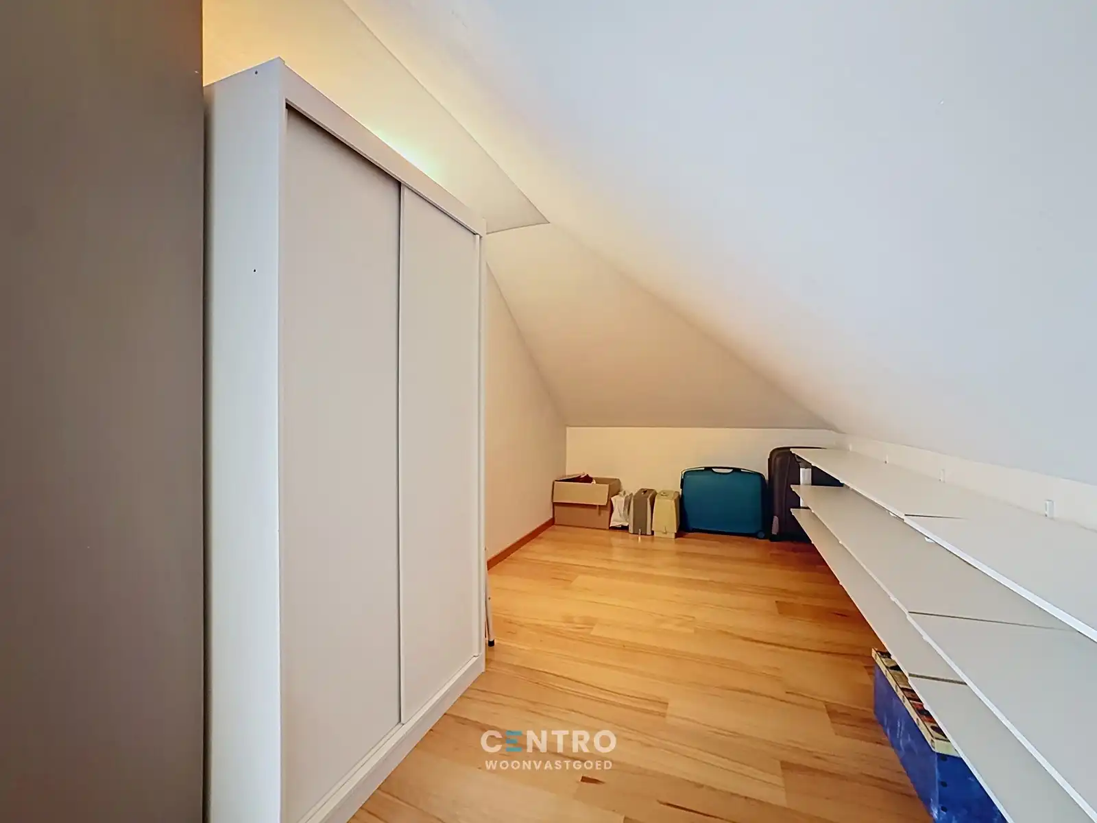 Onmiddellijk instapklare woning met 4 slpks, bureel én ZUIDger. tuin! foto 19