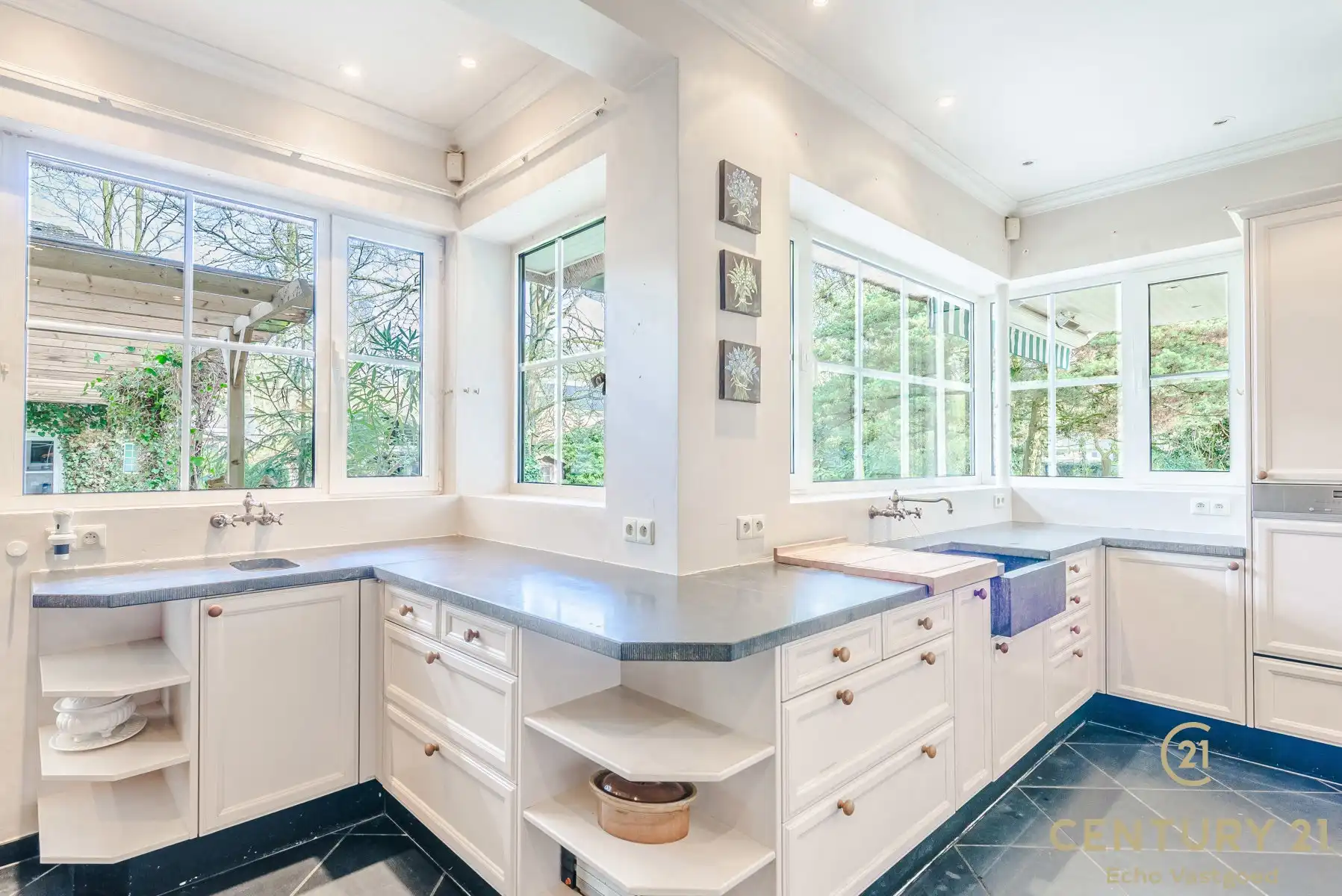 Karaktervol landhuis met prachtige tuin op ca 2202m² foto 18