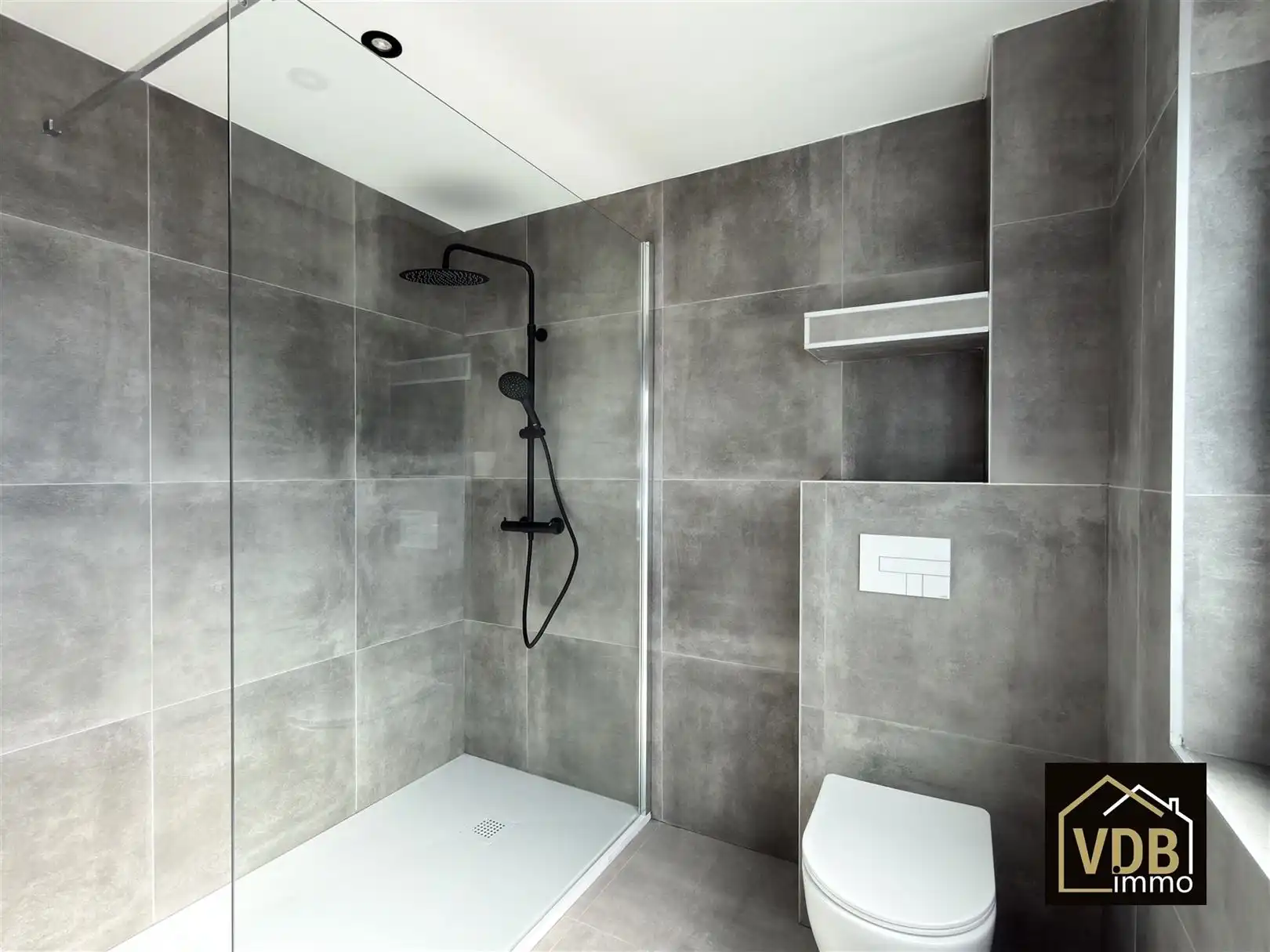 HALF OPEN BEBOUWING MET 4 SLAAPKAMERS EN GROTE GARAGE foto 17