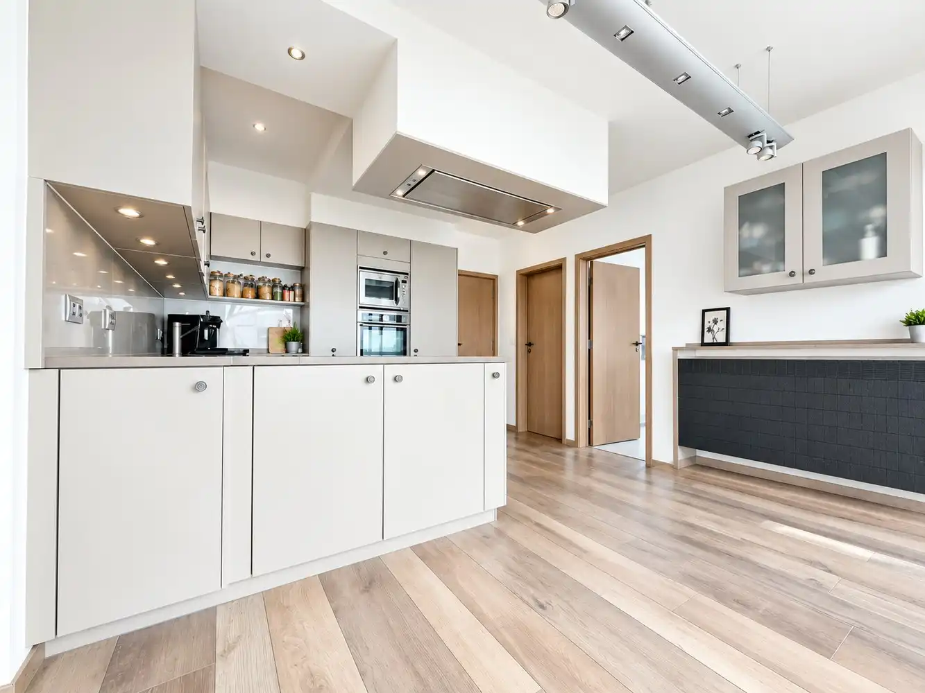 Alleenstaande woning met handelsruimte foto 5
