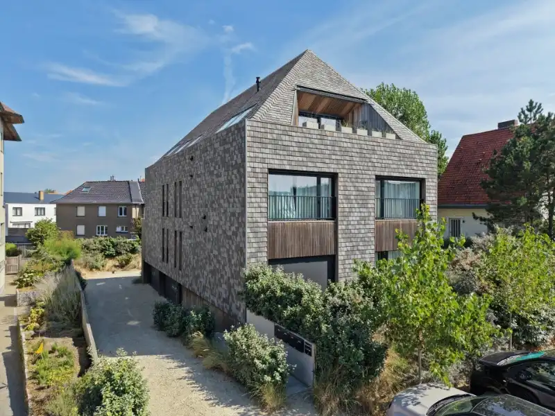 LUXUEUS DUPLEX-APPARTEMENT VLAKBIJ DE ZEE foto {{pictureIndex}}