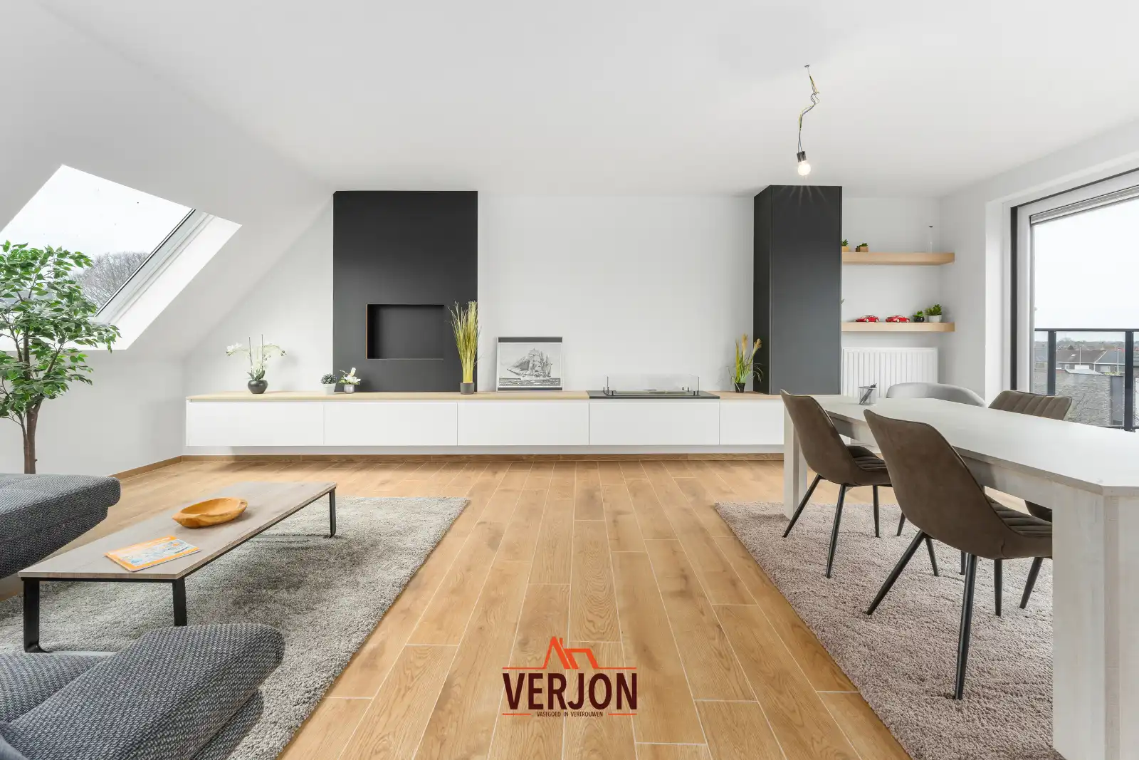 Ruim en lichtrijk penthouse met 2 terrassen nabij centrum Roeselare foto {{pictureIndex}}