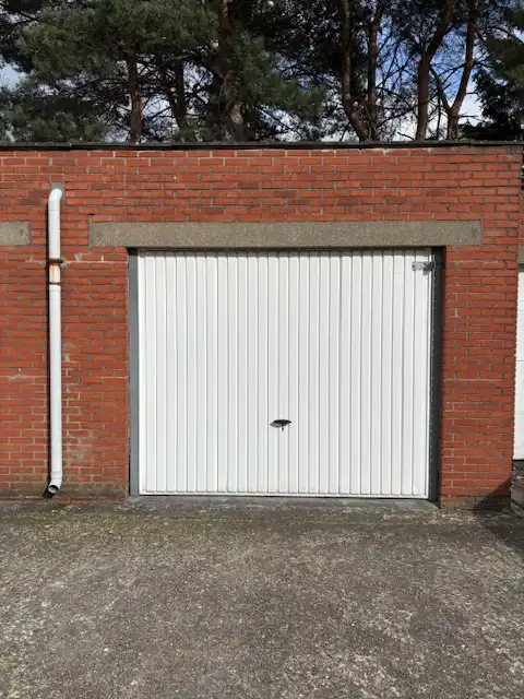 Ruime garagebox foto 2