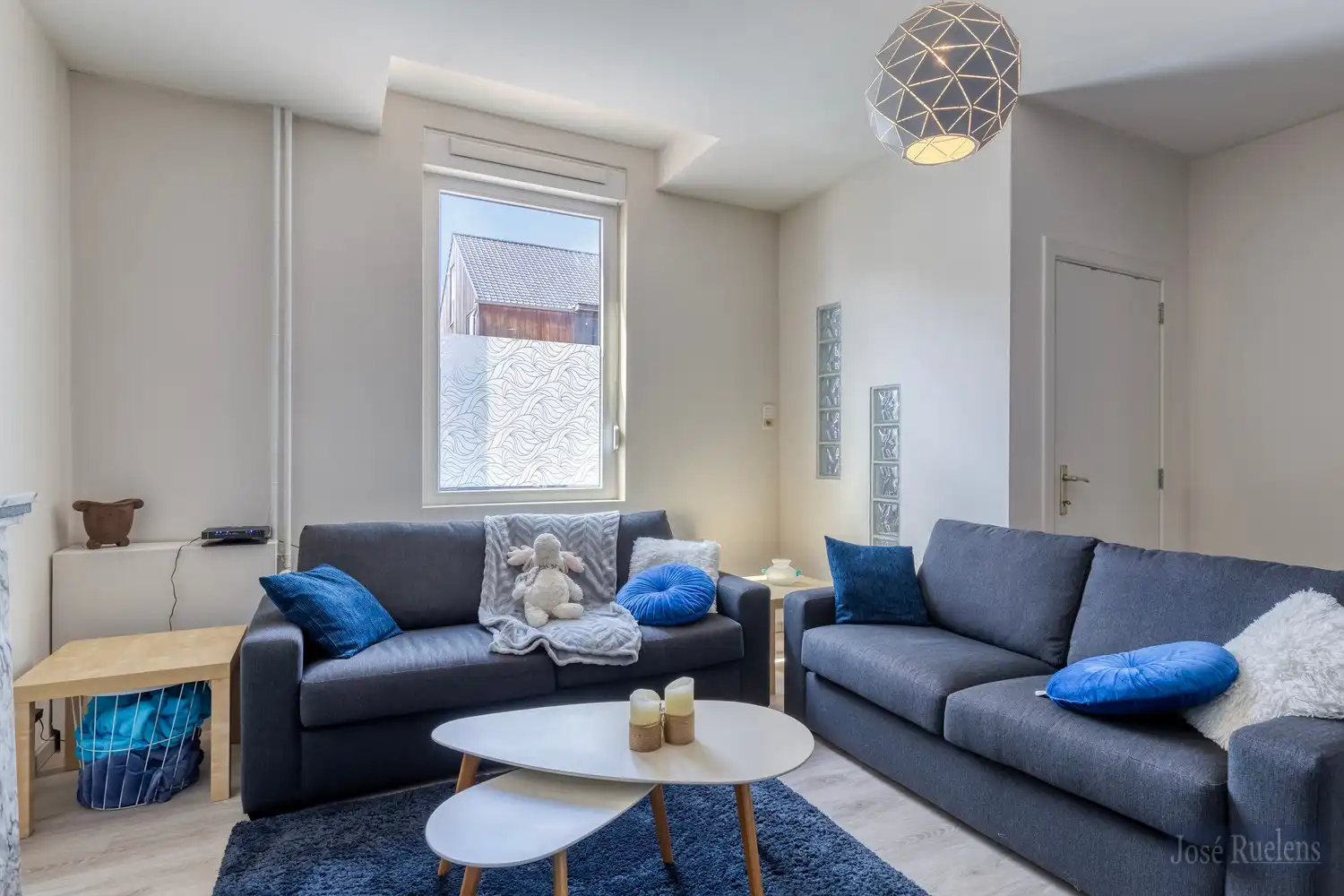 Goede gelegen gezinswoning met zij-ingang en grote tuin. foto 5