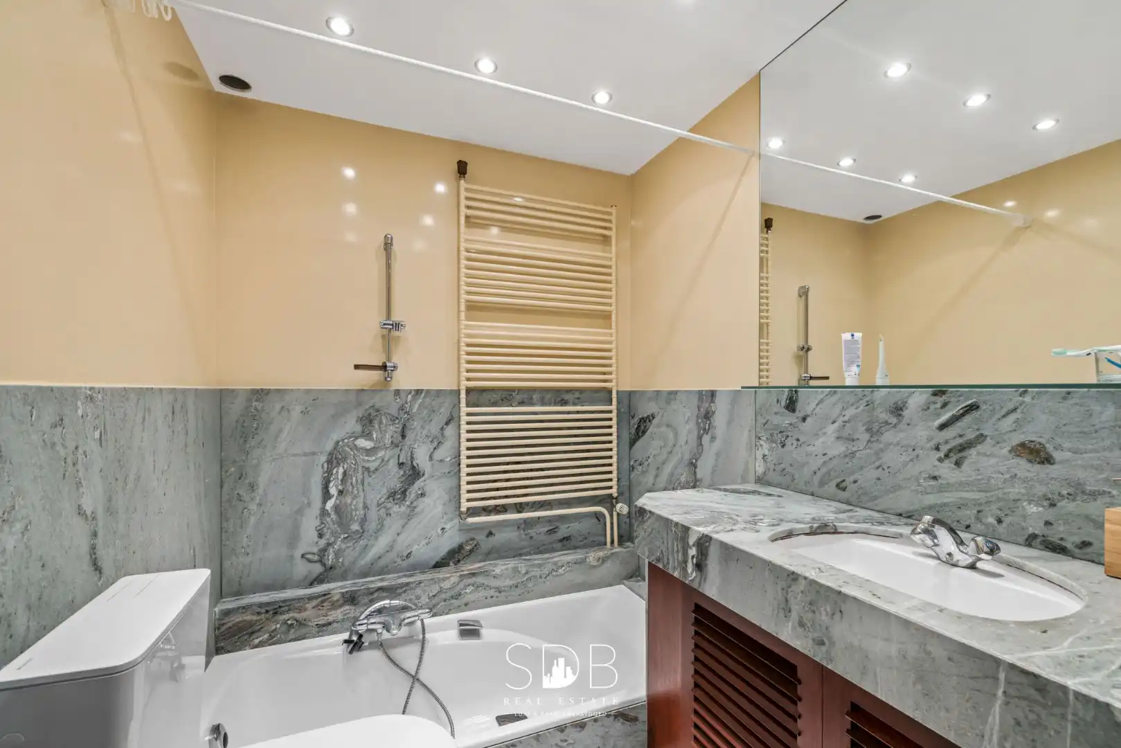 Prachtig kasteel met omringend park, weilanden en stalgebouw op circa 5hectare foto 25