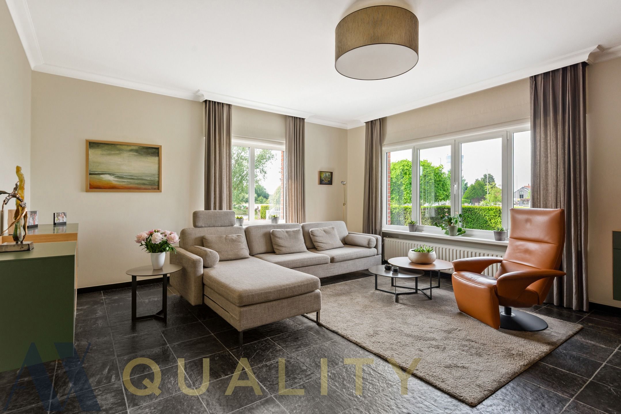 Instapklare villa/bungalow met aansluitend een kantoorruimte/handelsgelijkvloers op ruim perceel van +/- 30 are. Meerdere parkeerplaatsen foto 10