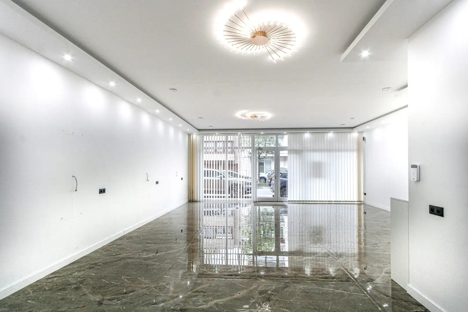 BAYAUXLAAN 30 – KNOKKE-HEIST | HANDELSPAND TE HUUR foto 2