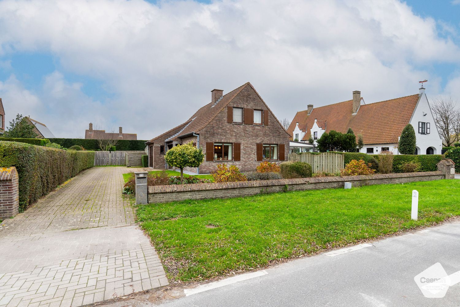 Charmante villa met tal van mogelijkheden en prachtige zongerichte tuin foto 30