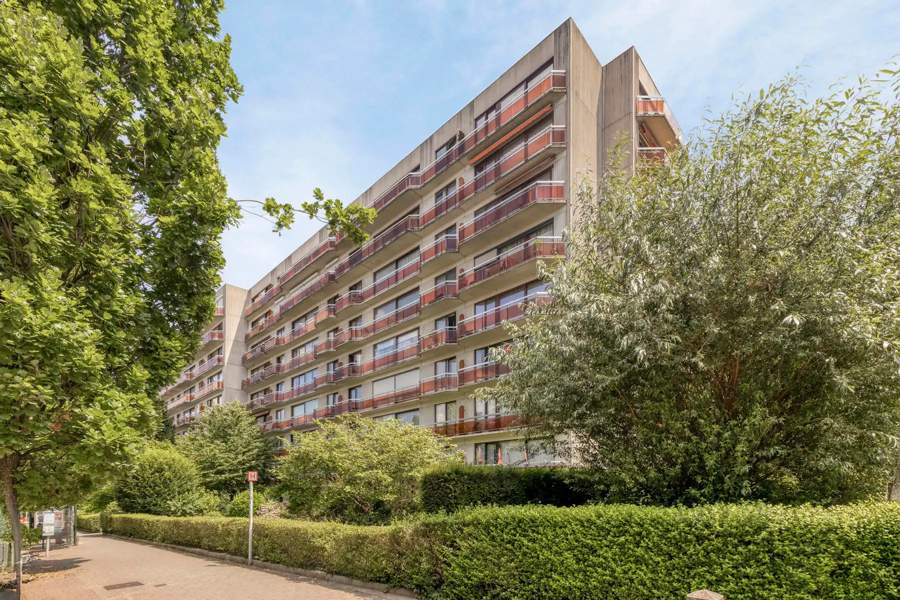 Ruim appartement met 2 slaapkamers, terras en kelder foto 12