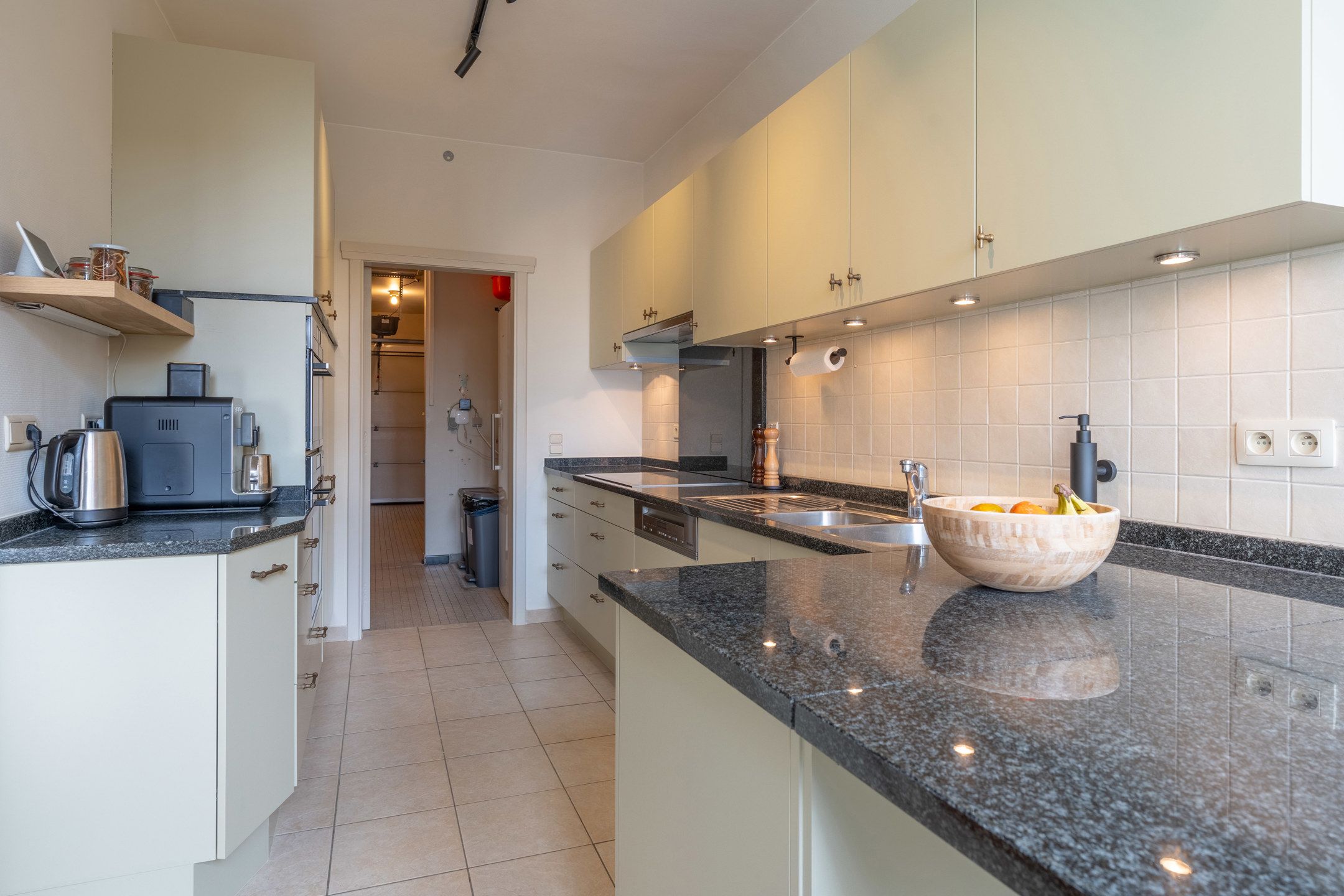 Instapklare gezinswoning met garage en tuintje te Turnhout. foto 11