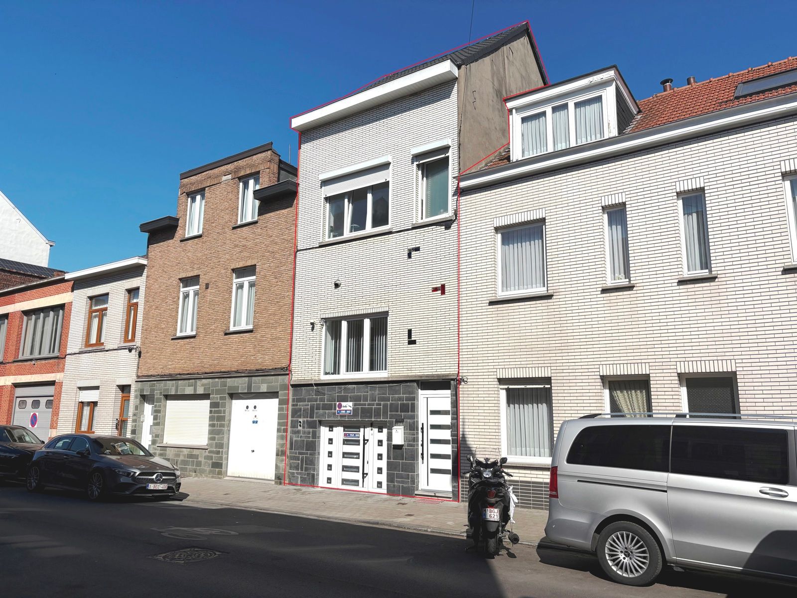 WSB-immo: Volledig gerenoveerde gezinswoning met stadstuin! foto 2