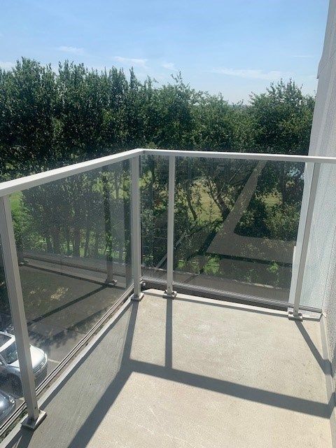 Ongemeubeld appartement met frontaal zeezicht vooraan en zicht op Wellington golf achteraan, 3 terrassen foto 8