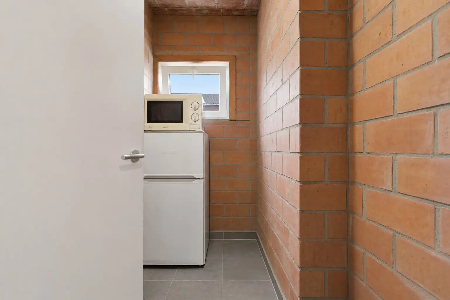 Opbrengsteigendom, bestaande uit 2 appartementen, in het centrum van Staden foto 9