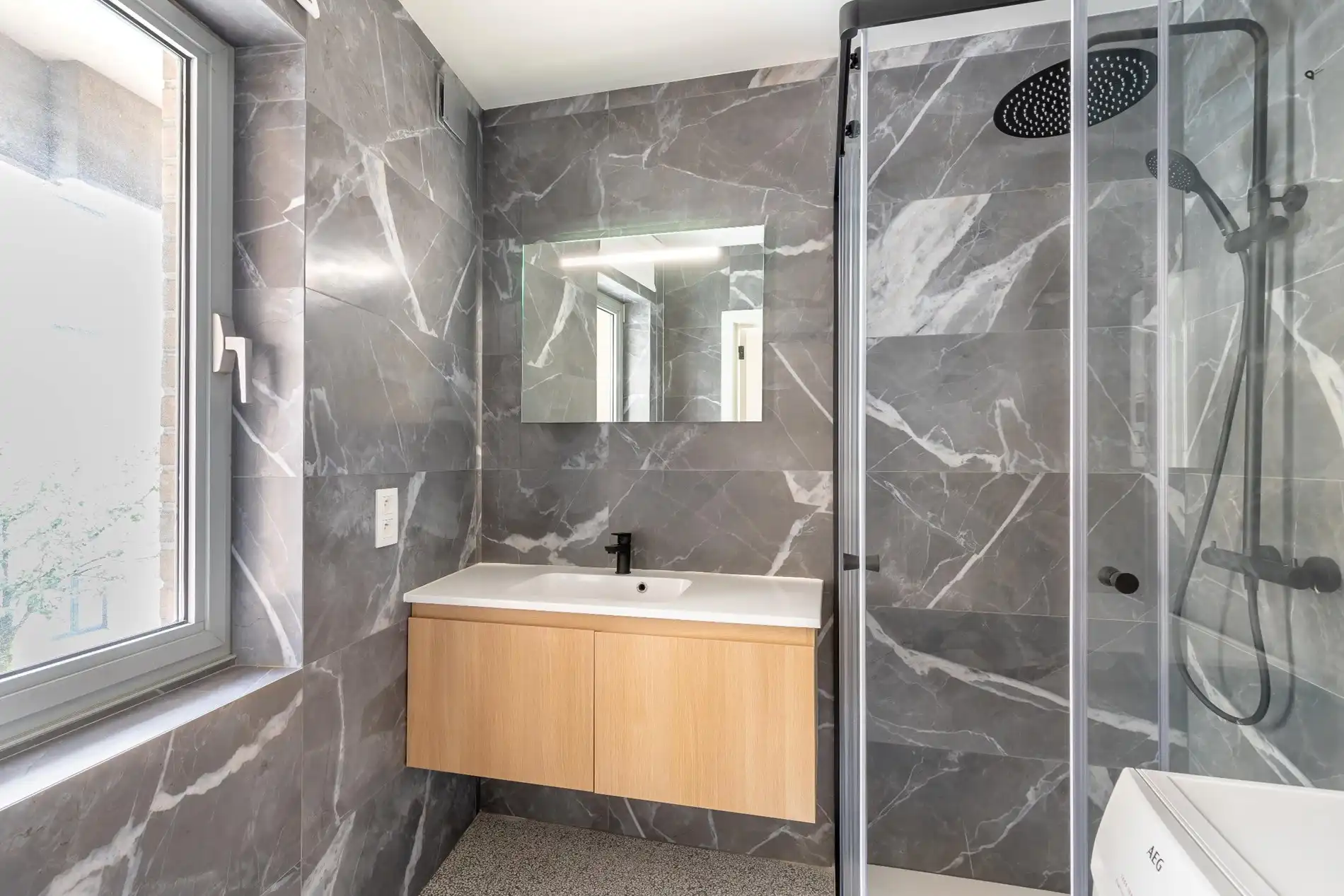 Centraal gelegen appartement met ruim terras foto 5