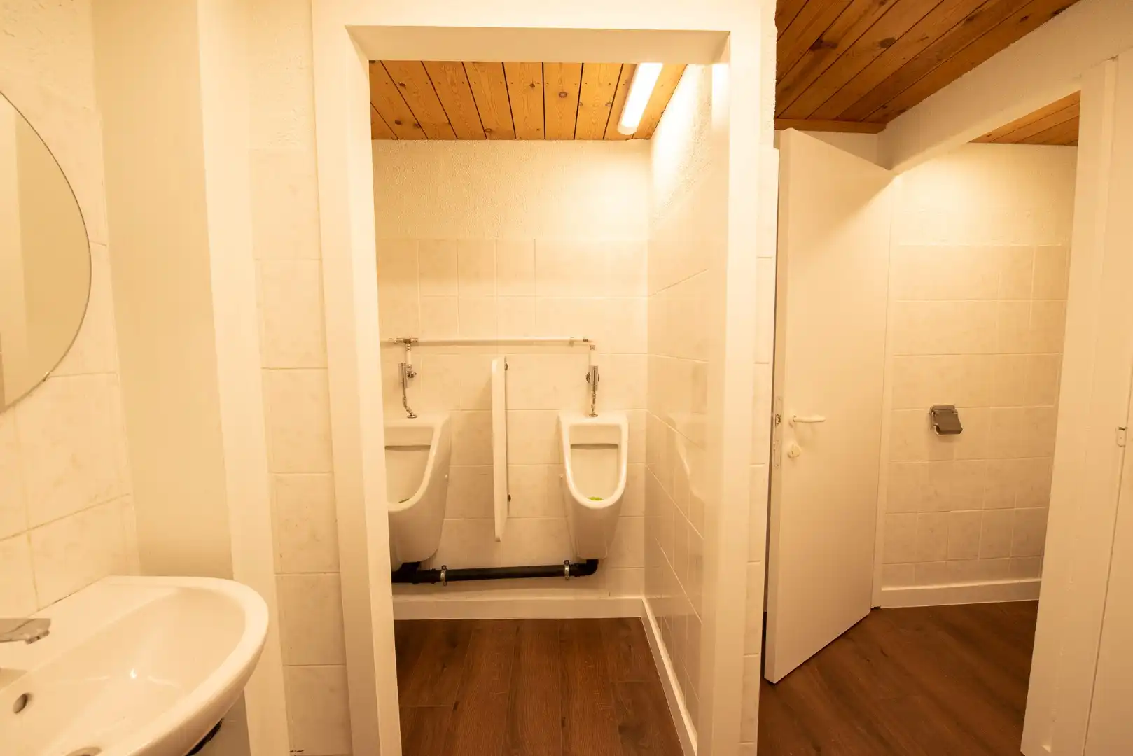 Ruime multifunctionele handels- of bureauruimte van ca. 200 m² foto 10