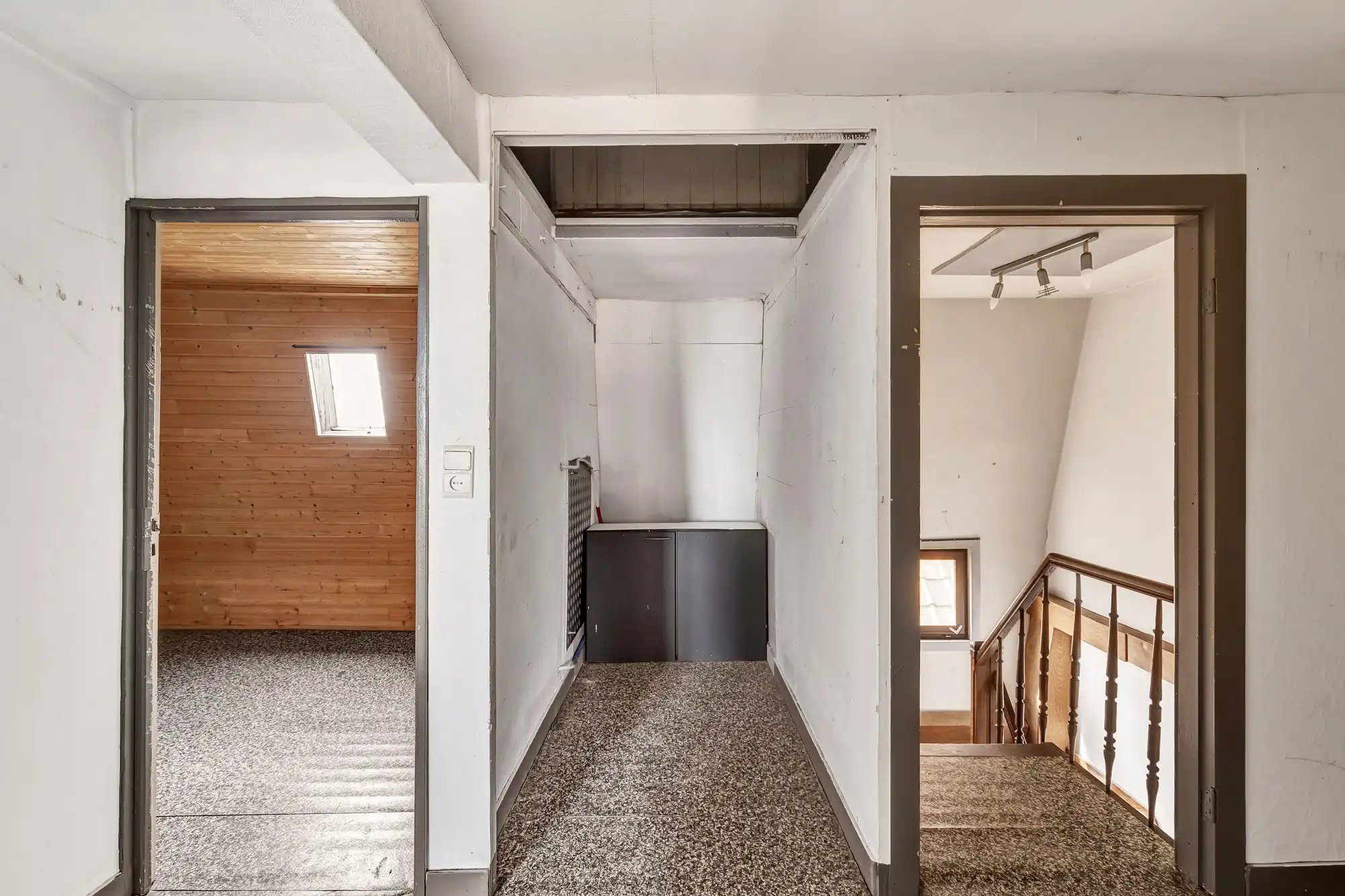 Te renoveren halfopen woning met veel potentieel foto 7