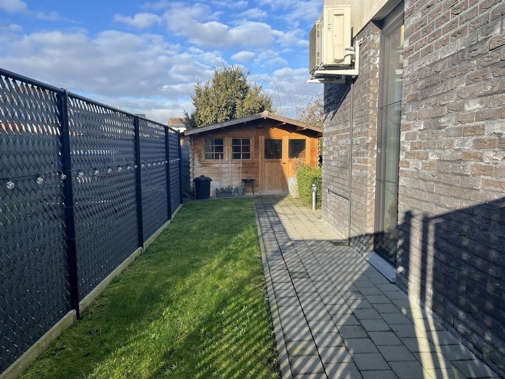 Instapklare half vrijstaande gezinswoning met gezellige tuin foto 5