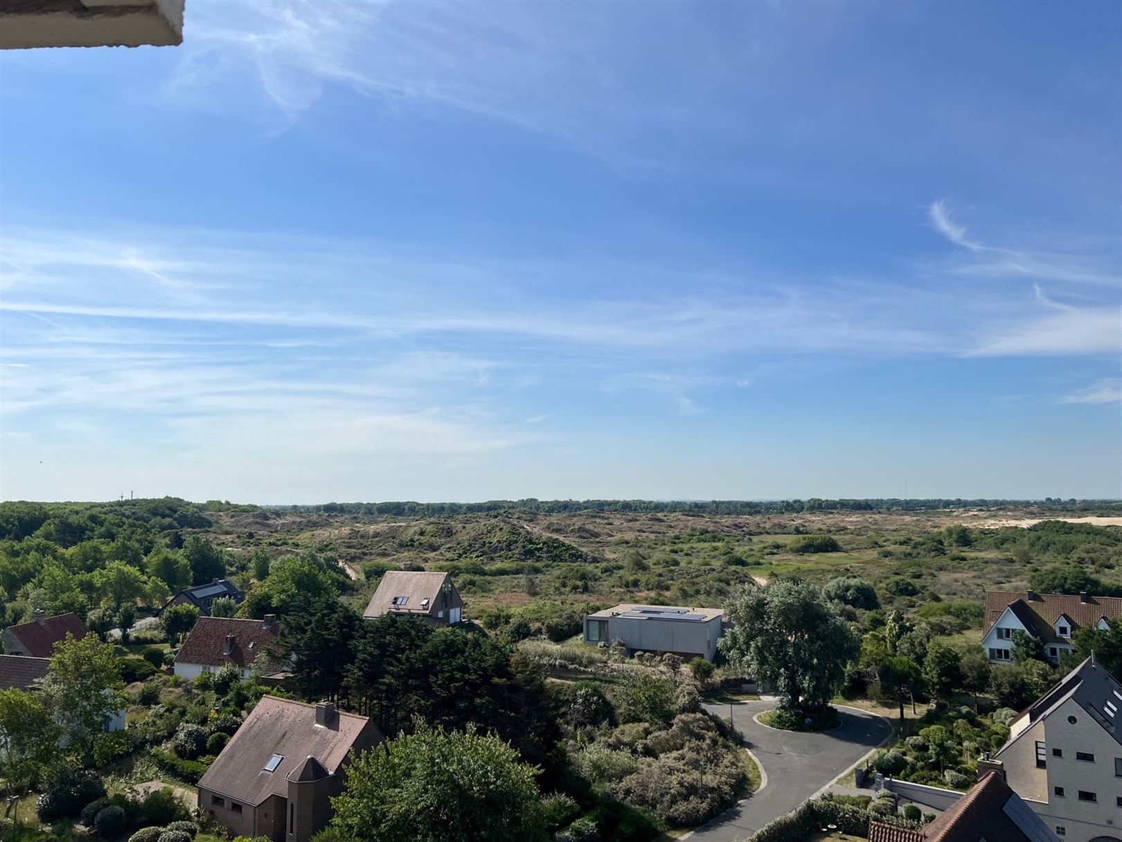 Supergrote gerenoveerde studio incl. parking met uniek uitzicht foto 17