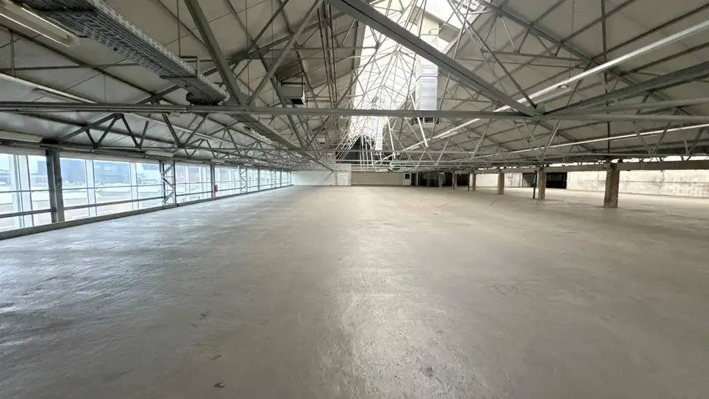 Magazijn met showroom te huur op commerciële site in haven Antwerpen foto 4