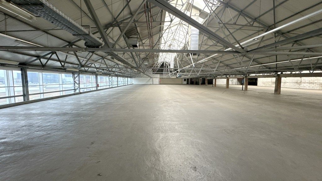 Magazijn met showroom te huur op commerciële site in haven Antwerpen foto 4