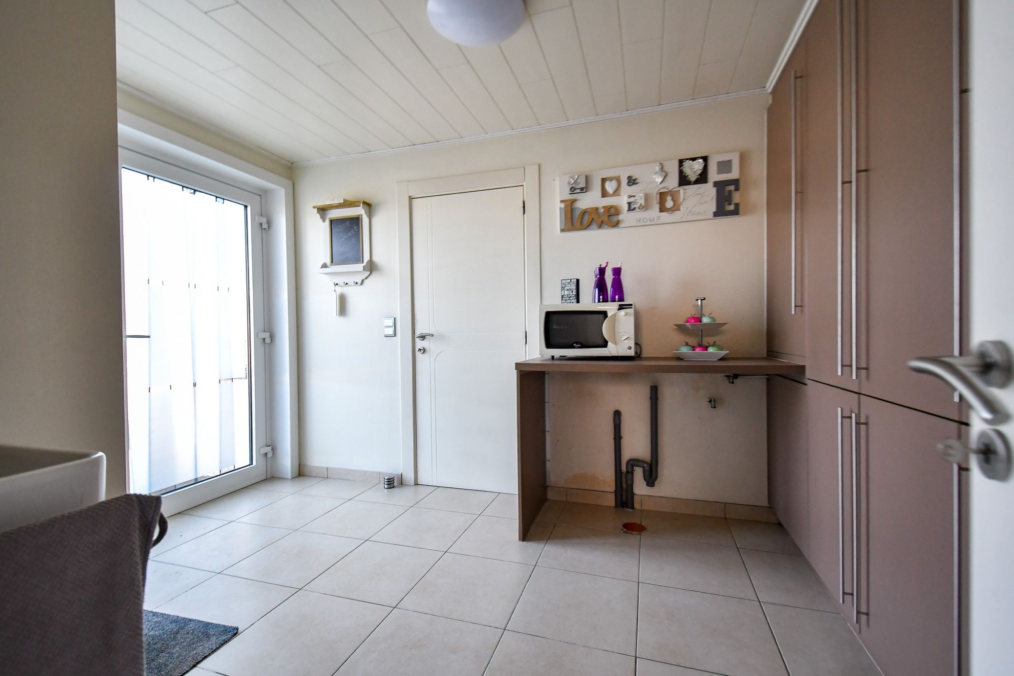 Ruim polyvalent handelspand met 4 slpk,  WINKELRUIMTE,  WONING en PARKING vooraan. foto 13