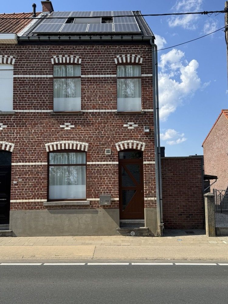Verrassend ruime woning met achteringang met privéparkeerplaatsen foto {{pictureIndex}}