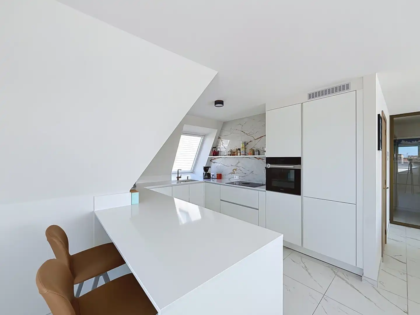 Luxueus duplexappartement met twee terrassen en panoramisch uitzicht nabij de jachthaven foto 5