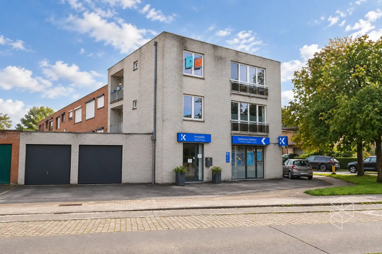 Hoofdfoto van de publicatie: Lichtrijk hoekappartement met 2 slaapkamers en terras op topligging in Assebroek