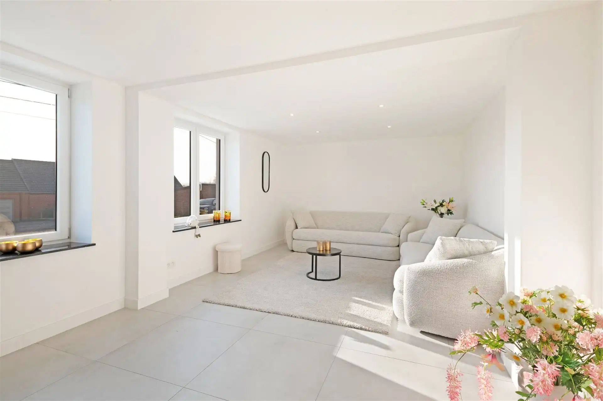 Volledig geroveerde, instapklare gezinswoning foto 4