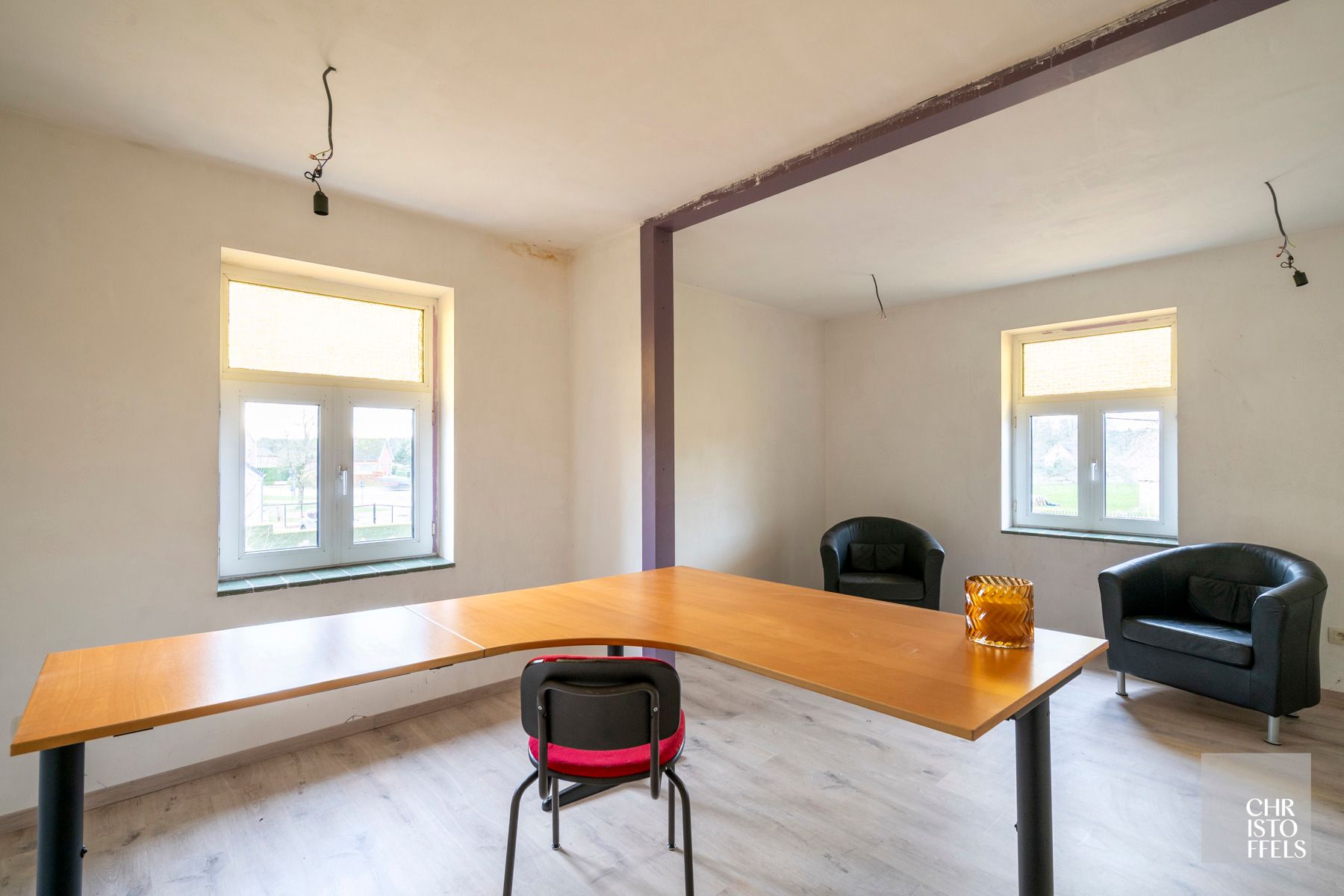 Op te knappen woning (157m²) op een ruim perceel van 1.451m²!  foto 2
