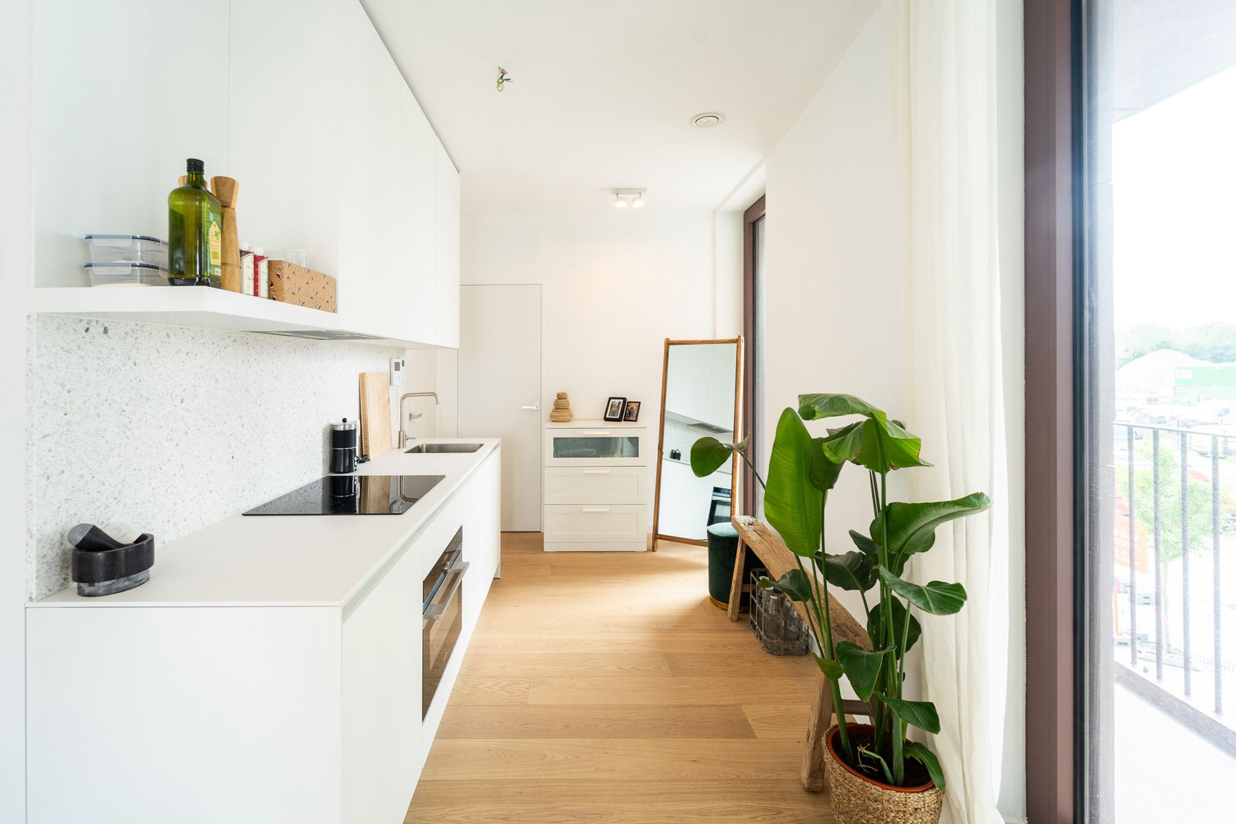 Gloednieuw bemeubeld appartement op het hippe “Nieuw zuid” foto 4