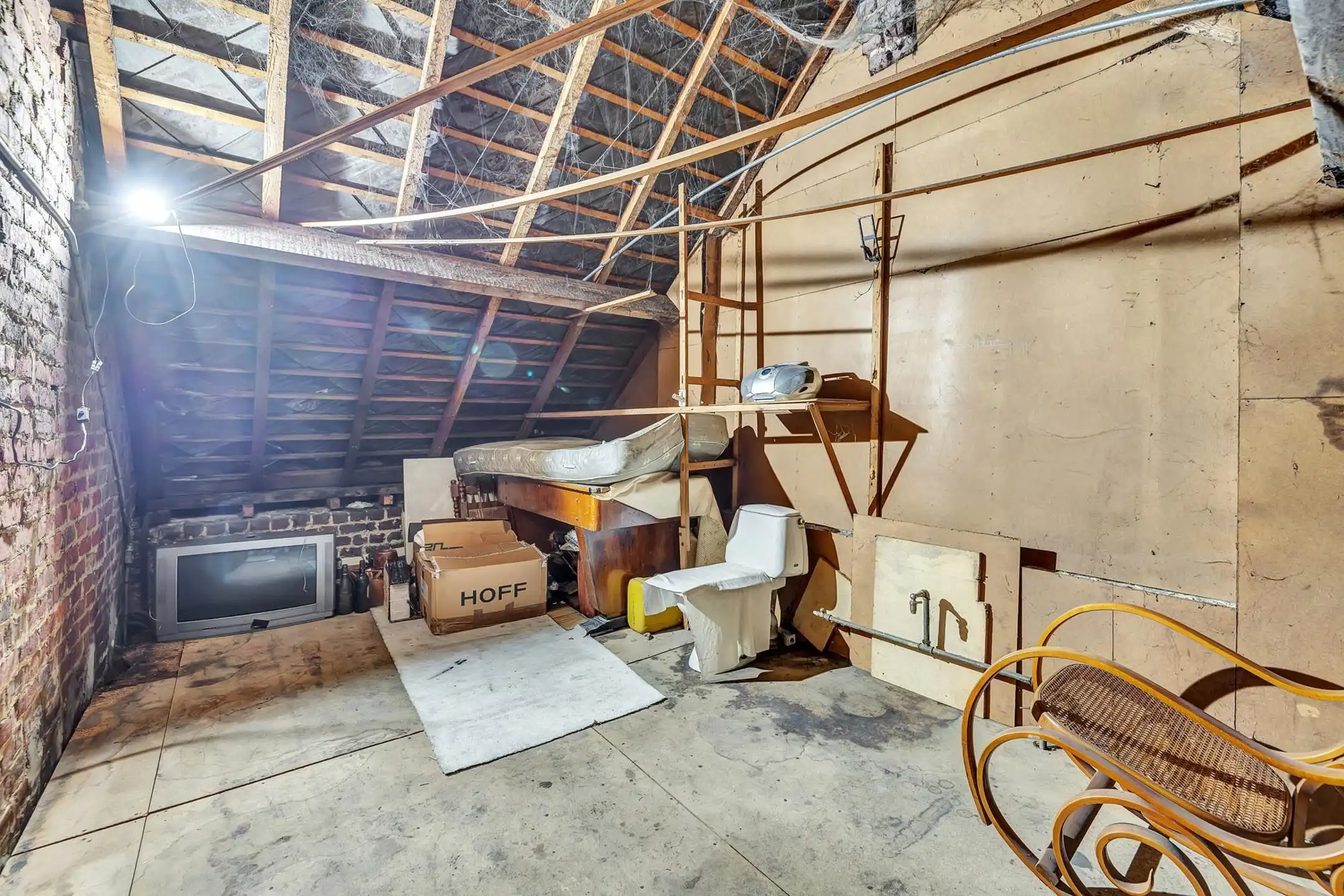 Te renoveren woning met tuin op commerciële ligging foto 18