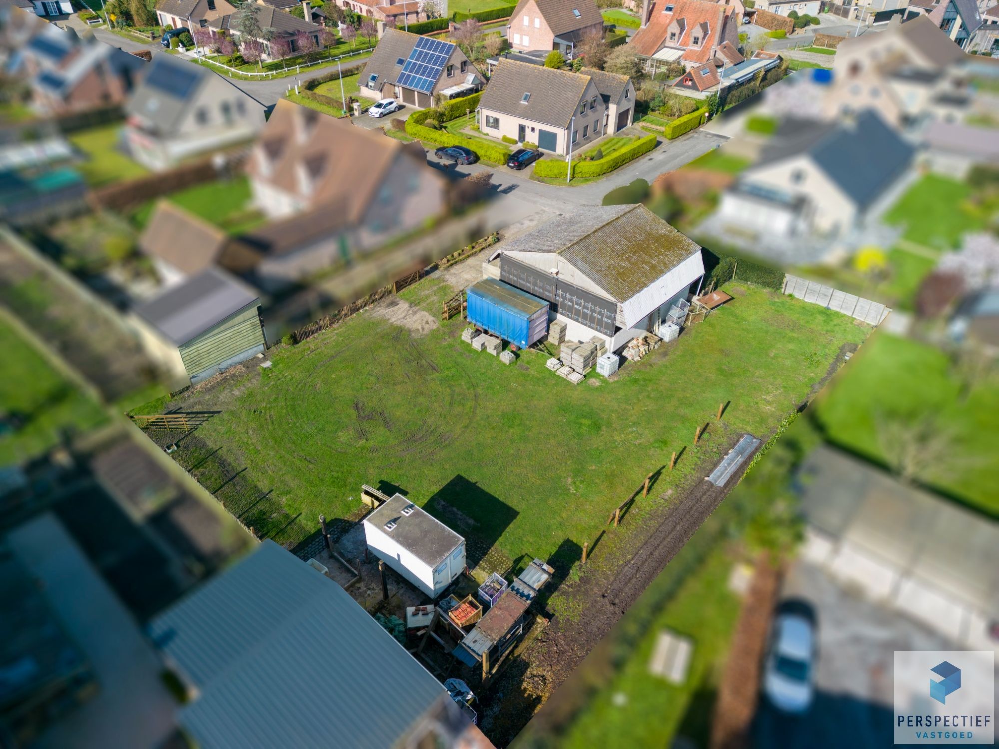 RUSTIG gelegen bouwgrond met een oppervlakte van 1224 m² foto {{pictureIndex}}