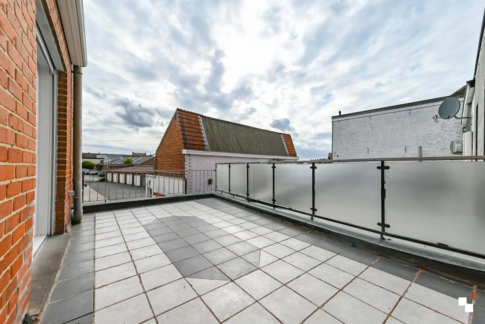 Ruime bel-etagewoning in hartje Izegem foto 13