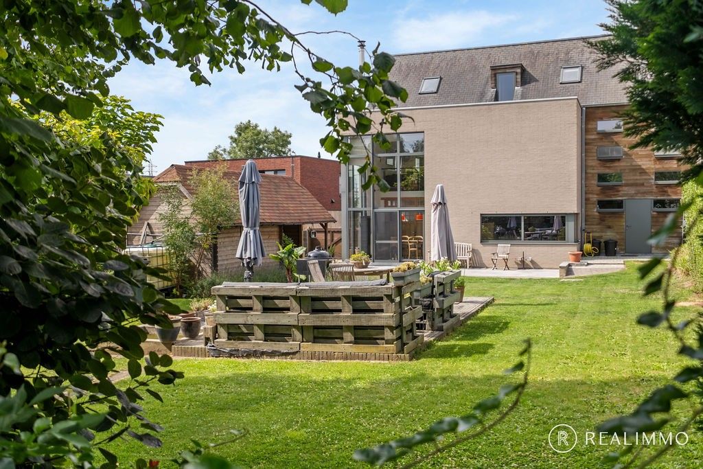 Rustig gelegen instapklare gezinswoning met praktijkruimte foto 2