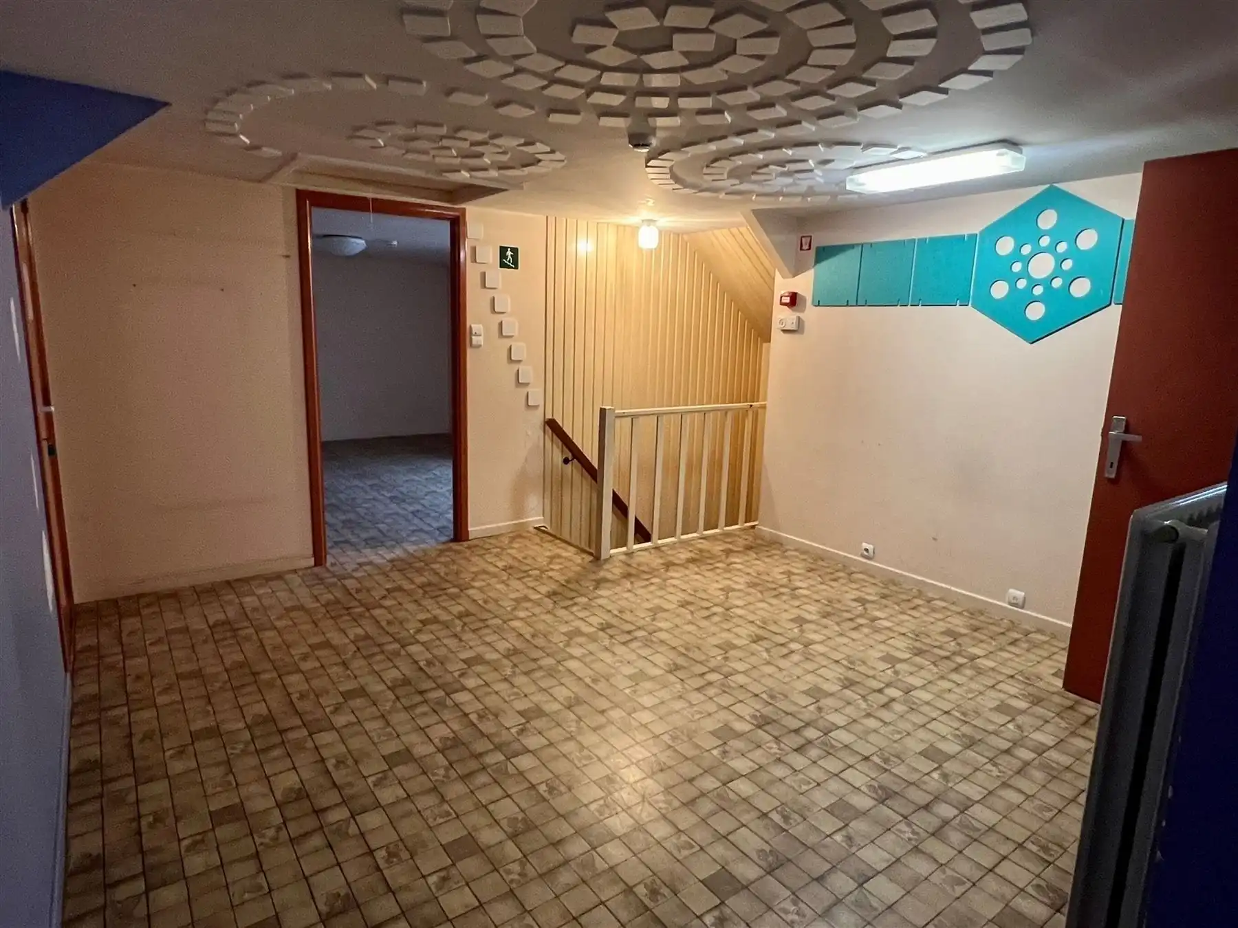 Veelzijdig en ruim commercieel pand met woonst foto 13