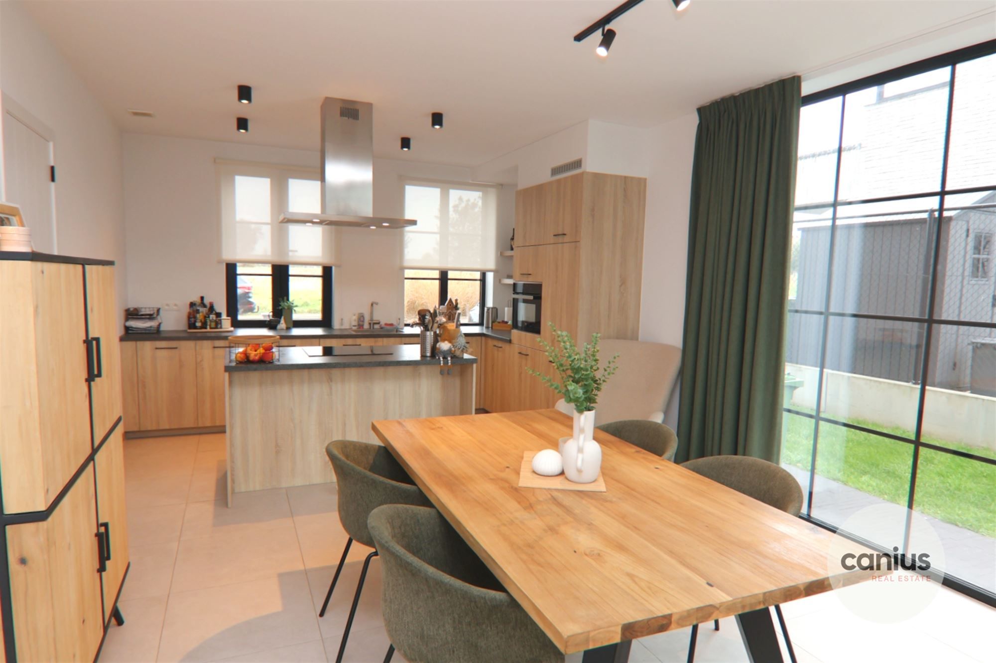 RUSTIG GELEGEN WONING MET 3 SLKS foto 3