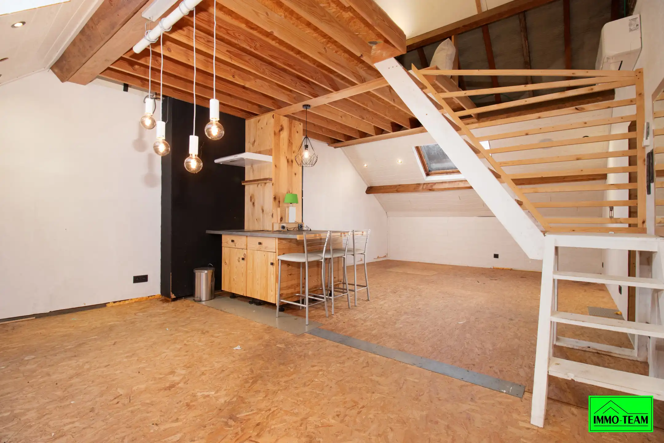 Ruim café met woongelegenheid nabij centrum foto 12