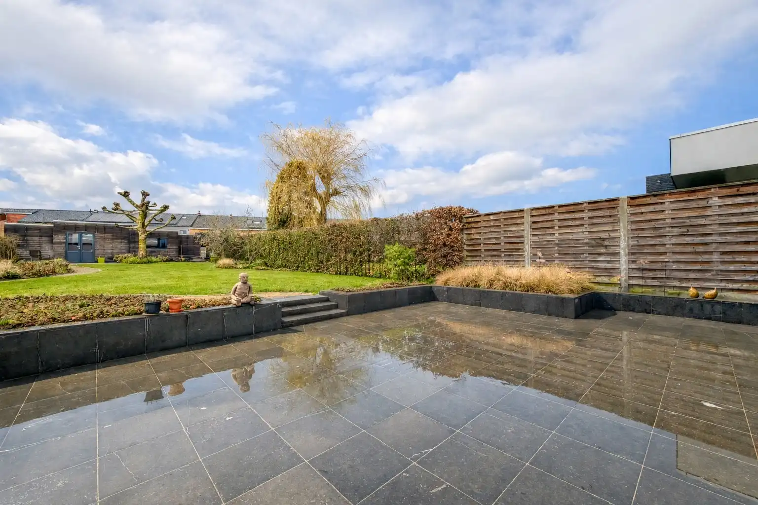 Prachtige gezinswoning met mooie tuin en bijgebouw, instapklaar afgewerkt, Torhout. foto 4