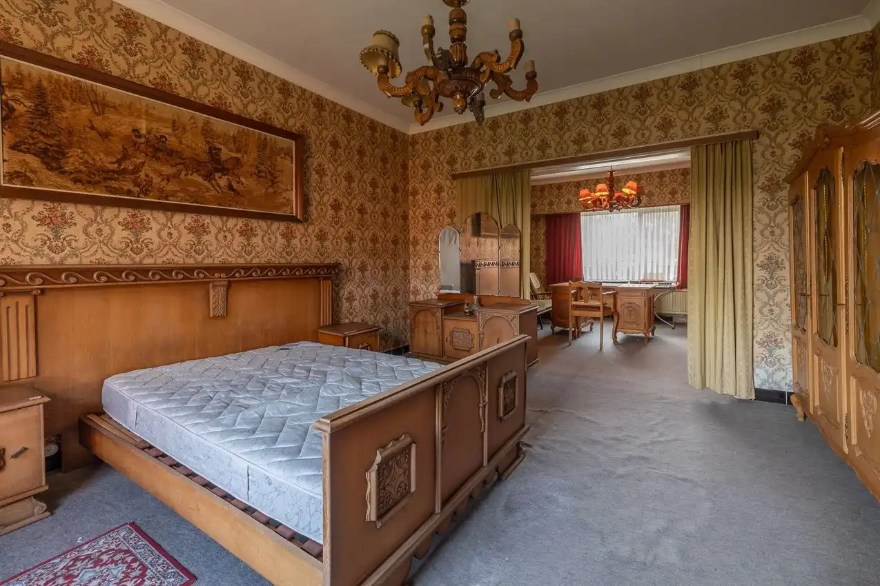 Te renoveren woning met ruimte, rust en potentieel foto 8