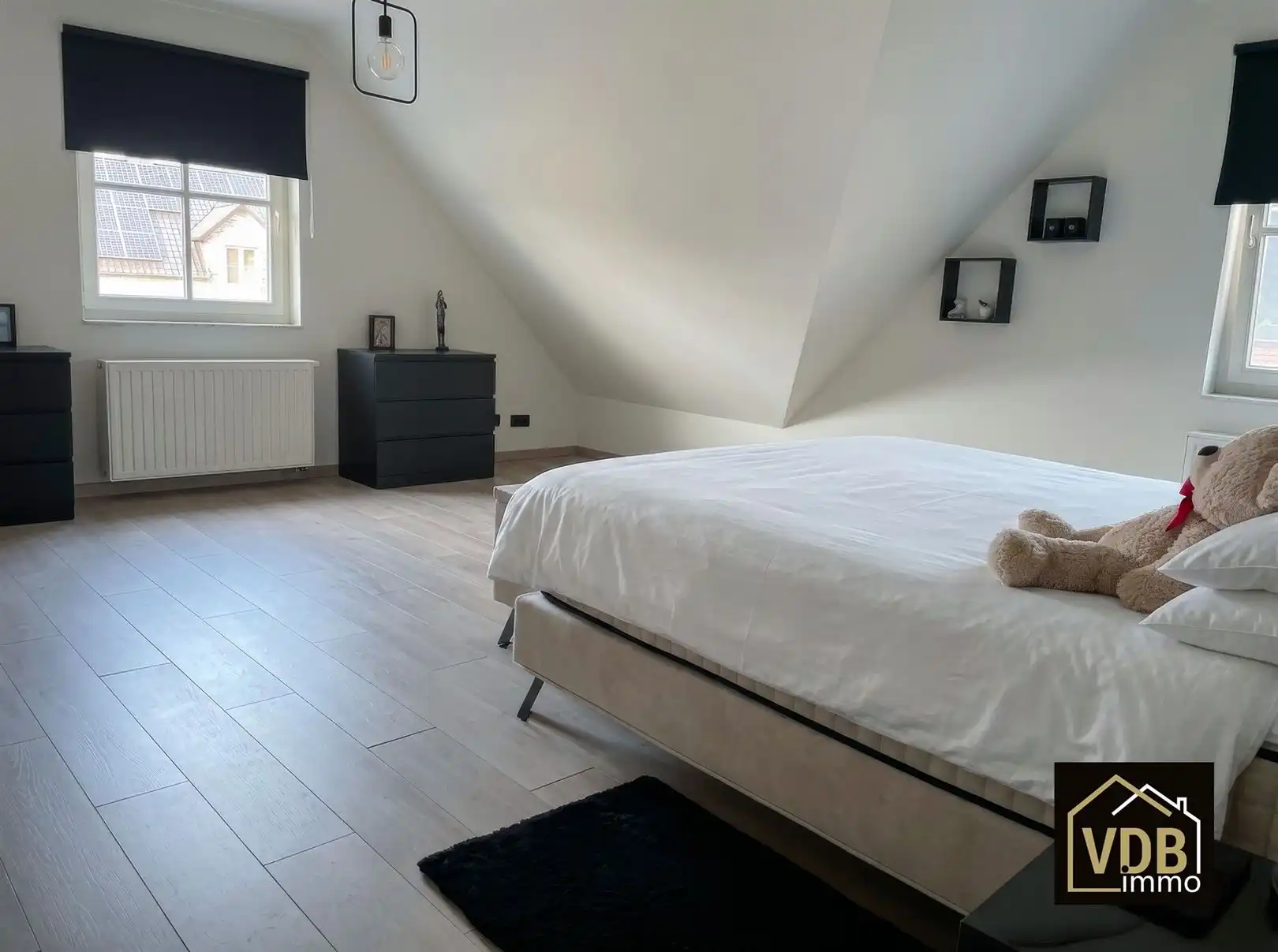 TOPWONING, rustige ligging, 4 slaapkamers, inpandige garage en zwembad foto 14