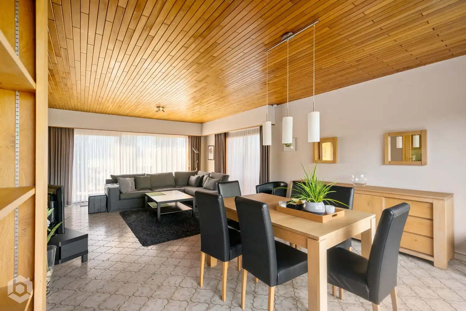 Woning met 3 à 4 slpkrs en grote garage (mogelijk tot handel) foto 9